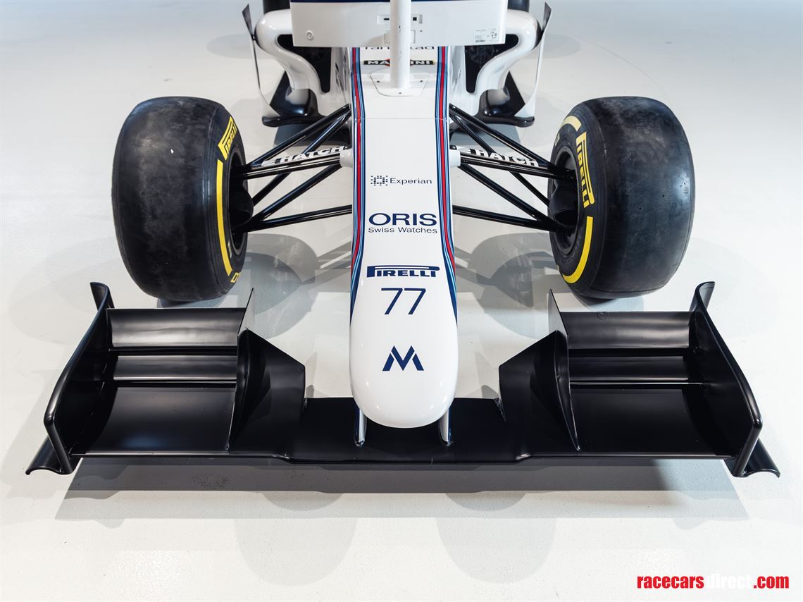 f1-full-scale-simulator-in-martini-livery