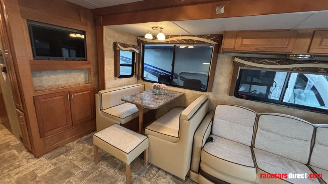 2011-gulfstream-sun-voyager-32mv