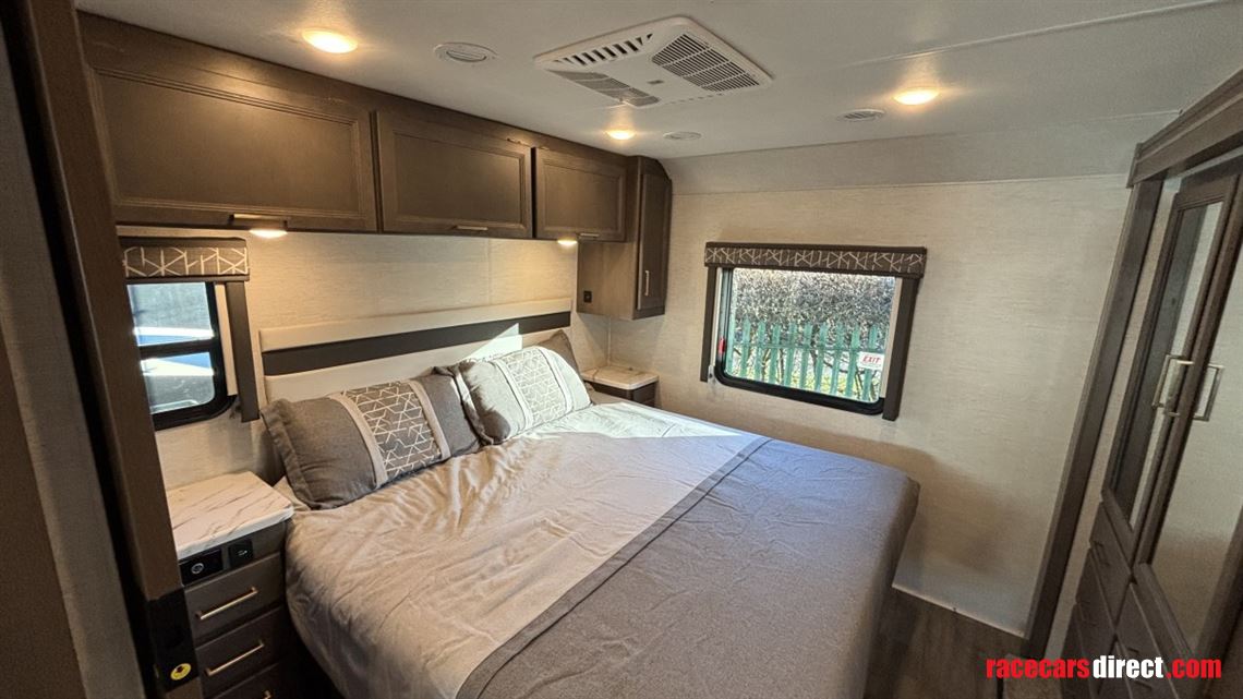 2024-thor-ace-32b-bunkhouse