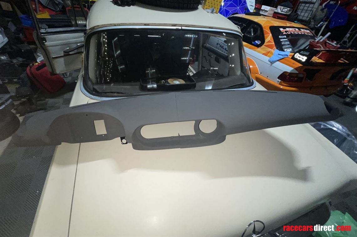 mercedes-amg-carbon-dashboard