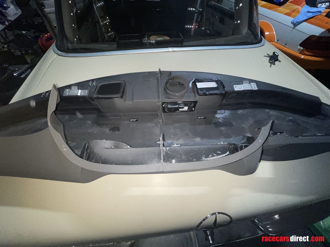 mercedes-amg-carbon-dashboard