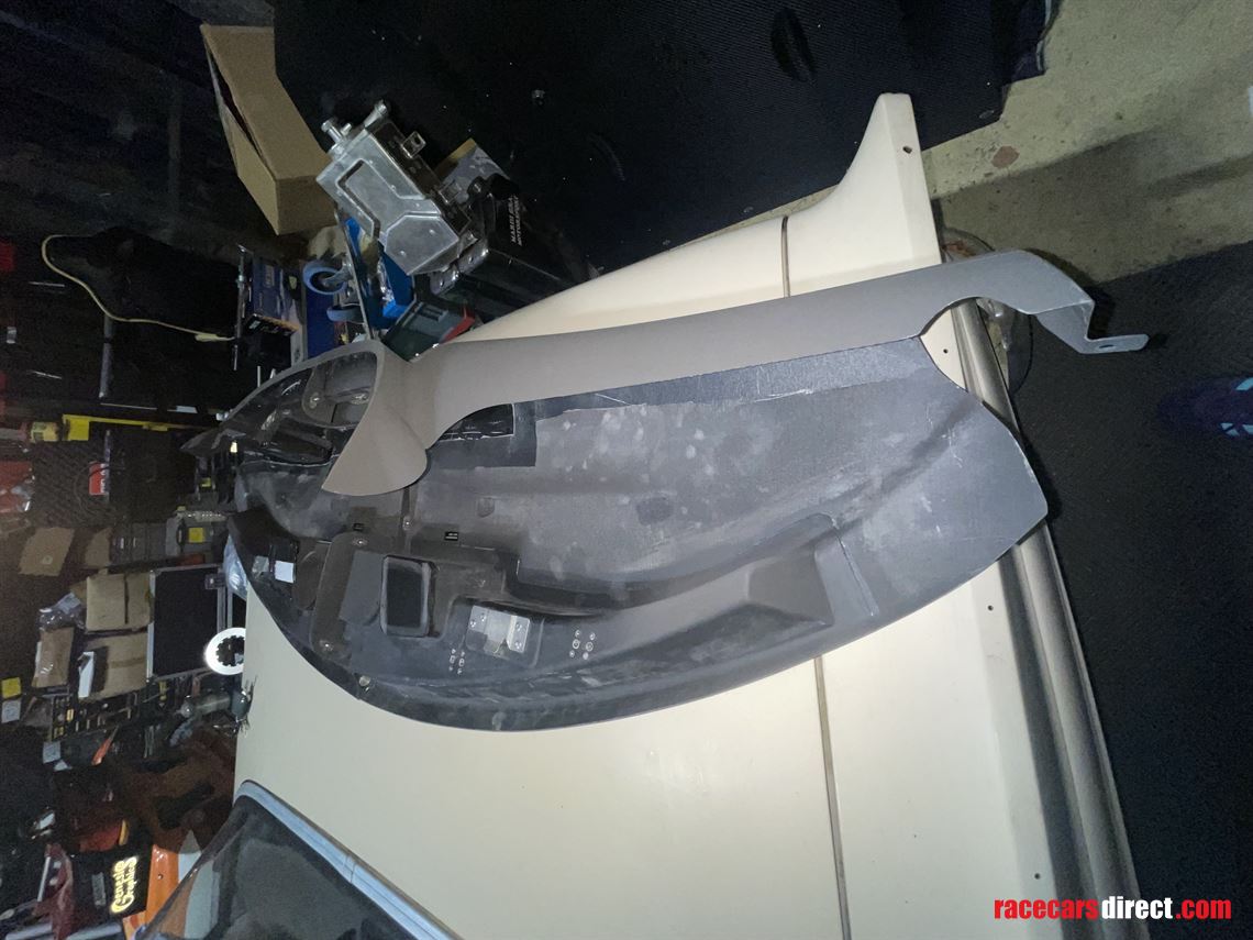 mercedes-amg-carbon-dashboard