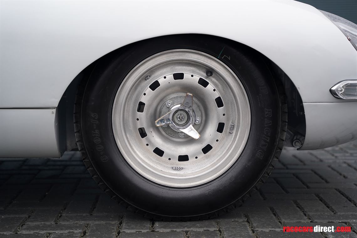 1964-jaguar-e-type-semi-lightweight