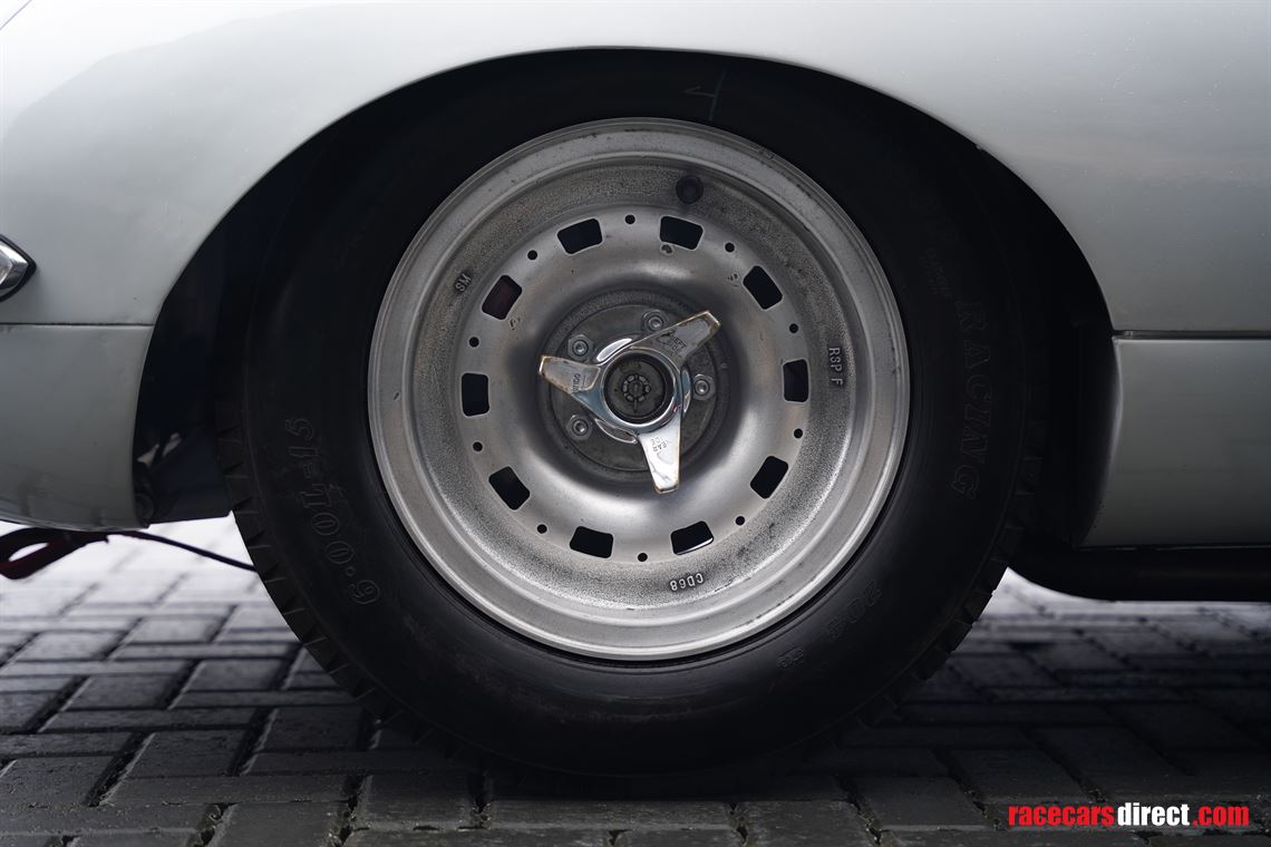 1964-jaguar-e-type-semi-lightweight