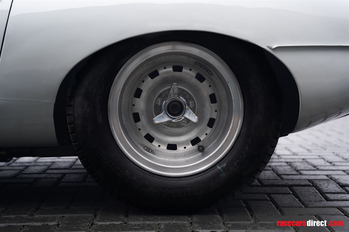 1964-jaguar-e-type-semi-lightweight