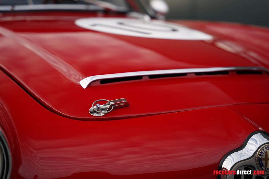 1965-alfa-romeo-giulia-101-spider-veloce