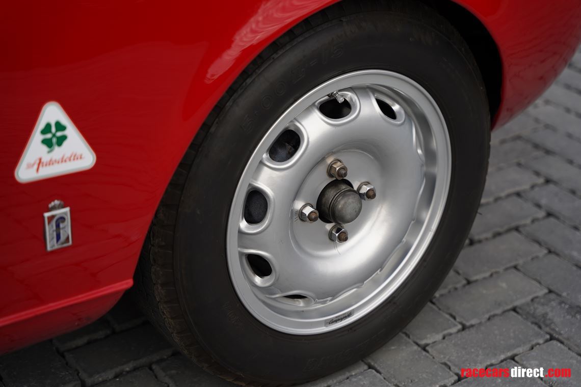 1965-alfa-romeo-giulia-101-spider-veloce