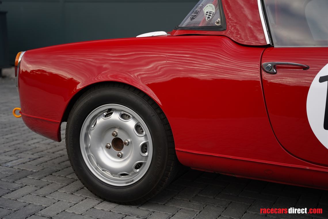 1965-alfa-romeo-giulia-101-spider-veloce