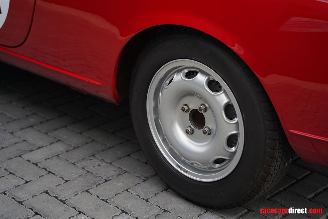 1965-alfa-romeo-giulia-101-spider-veloce