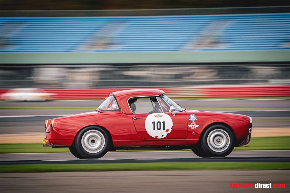 1965-alfa-romeo-giulia-101-spider-veloce