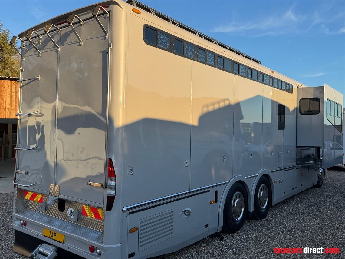 scania-p-series-whittaker-whorsebox