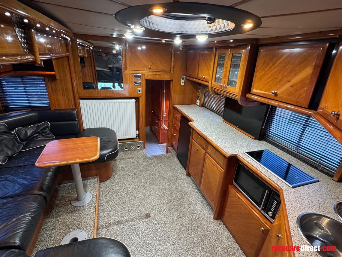 scania-p-series-whittaker-whorsebox