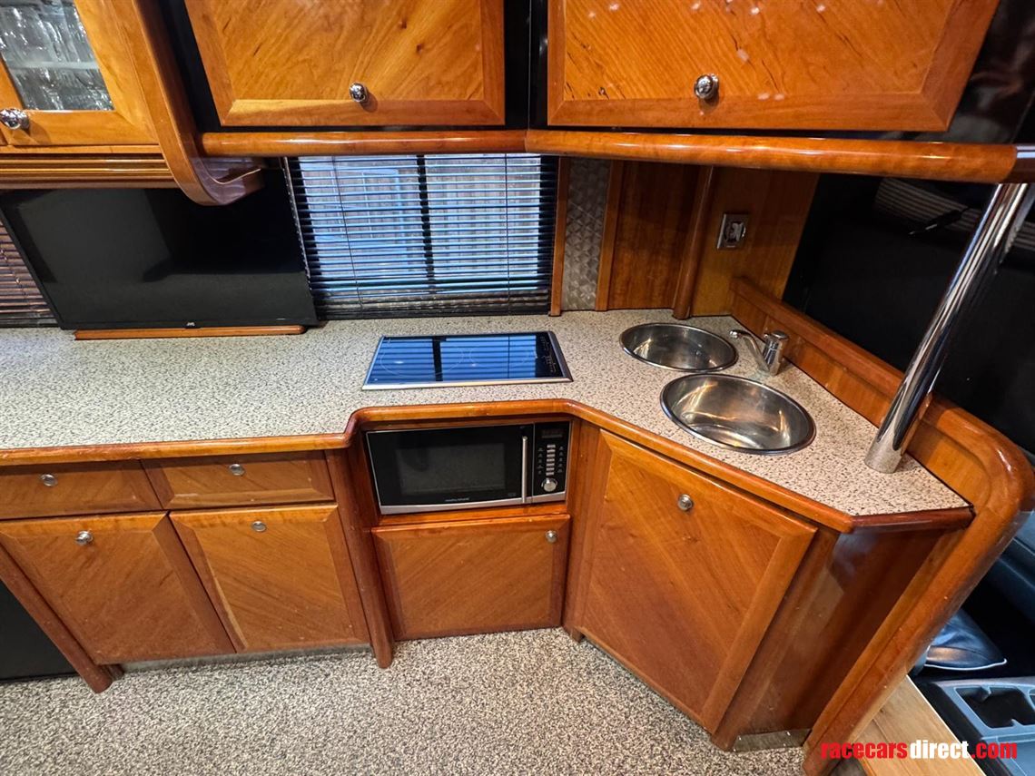 scania-p-series-whittaker-whorsebox