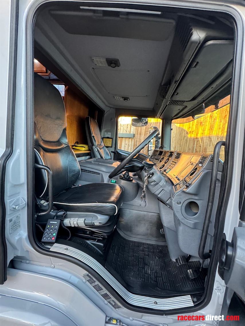 scania-p-series-whittaker-whorsebox