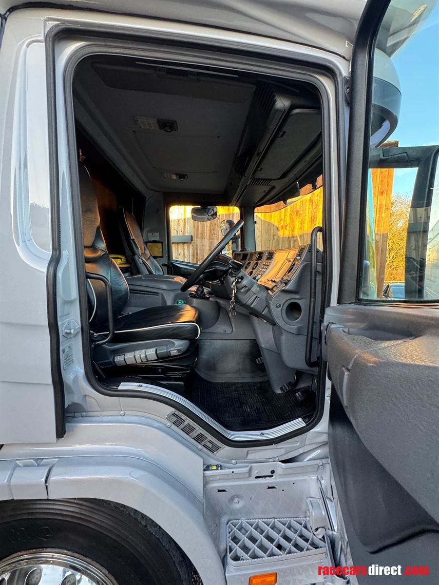 scania-p-series-whittaker-whorsebox