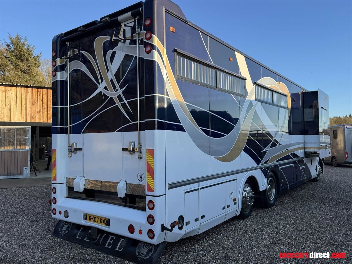 iveco-stralis-lehel-horsebox