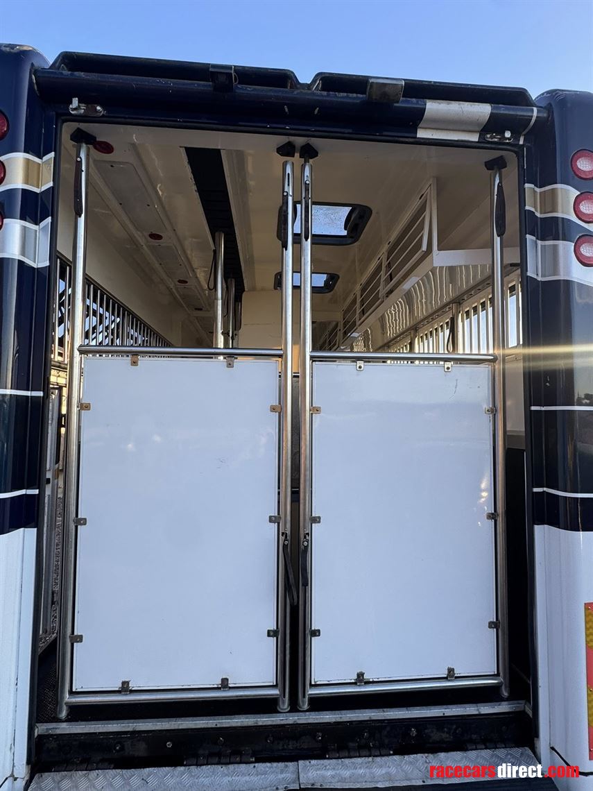 iveco-stralis-lehel-horsebox