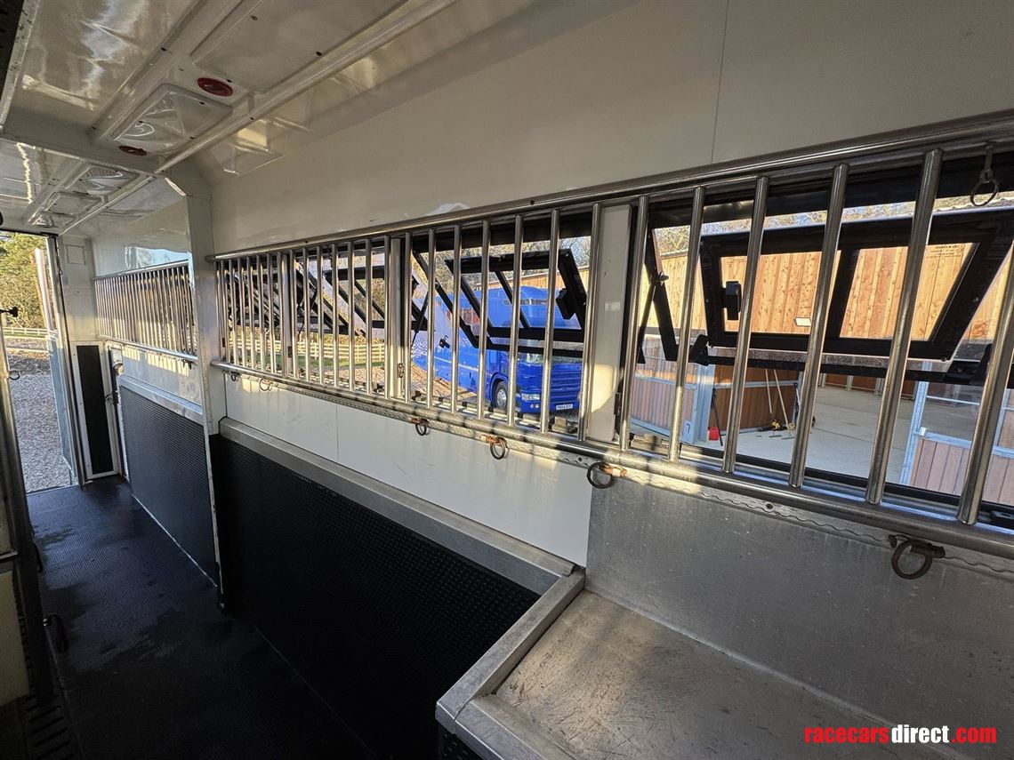 iveco-stralis-lehel-horsebox