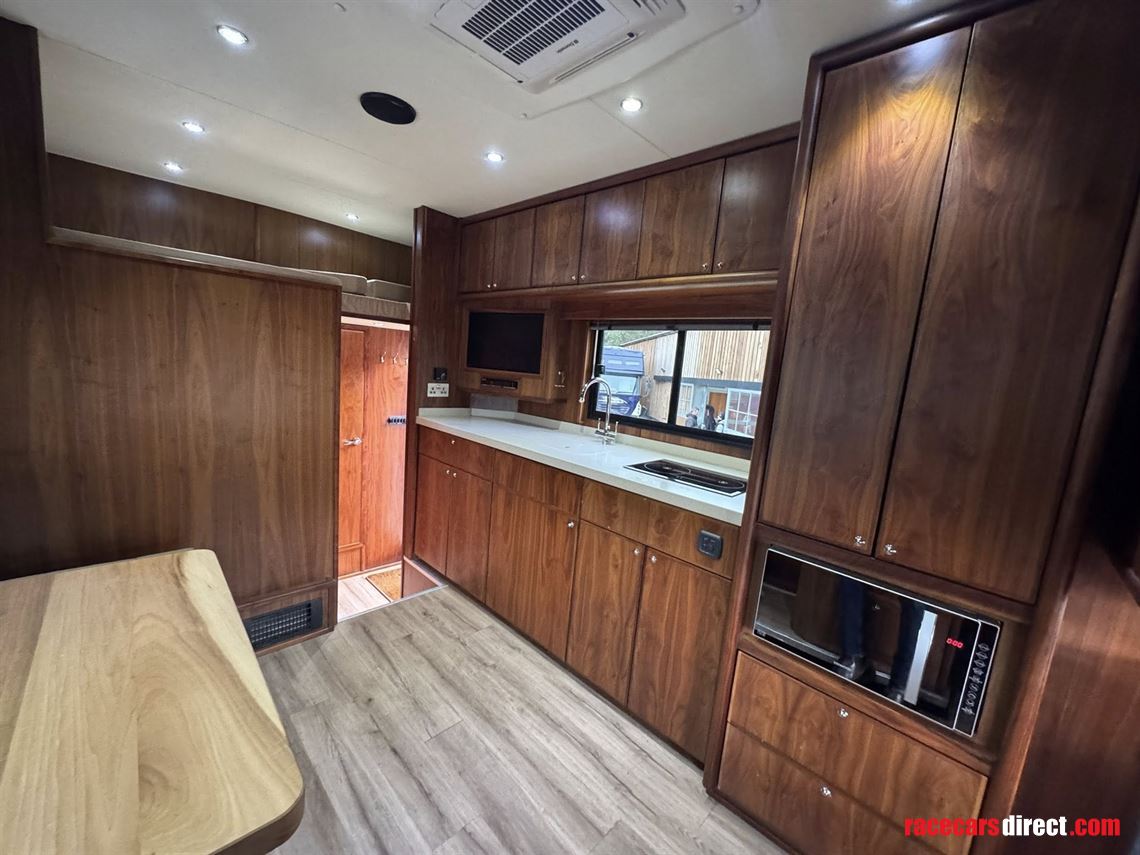 iveco-eurocargo-equicruiser-10-ton