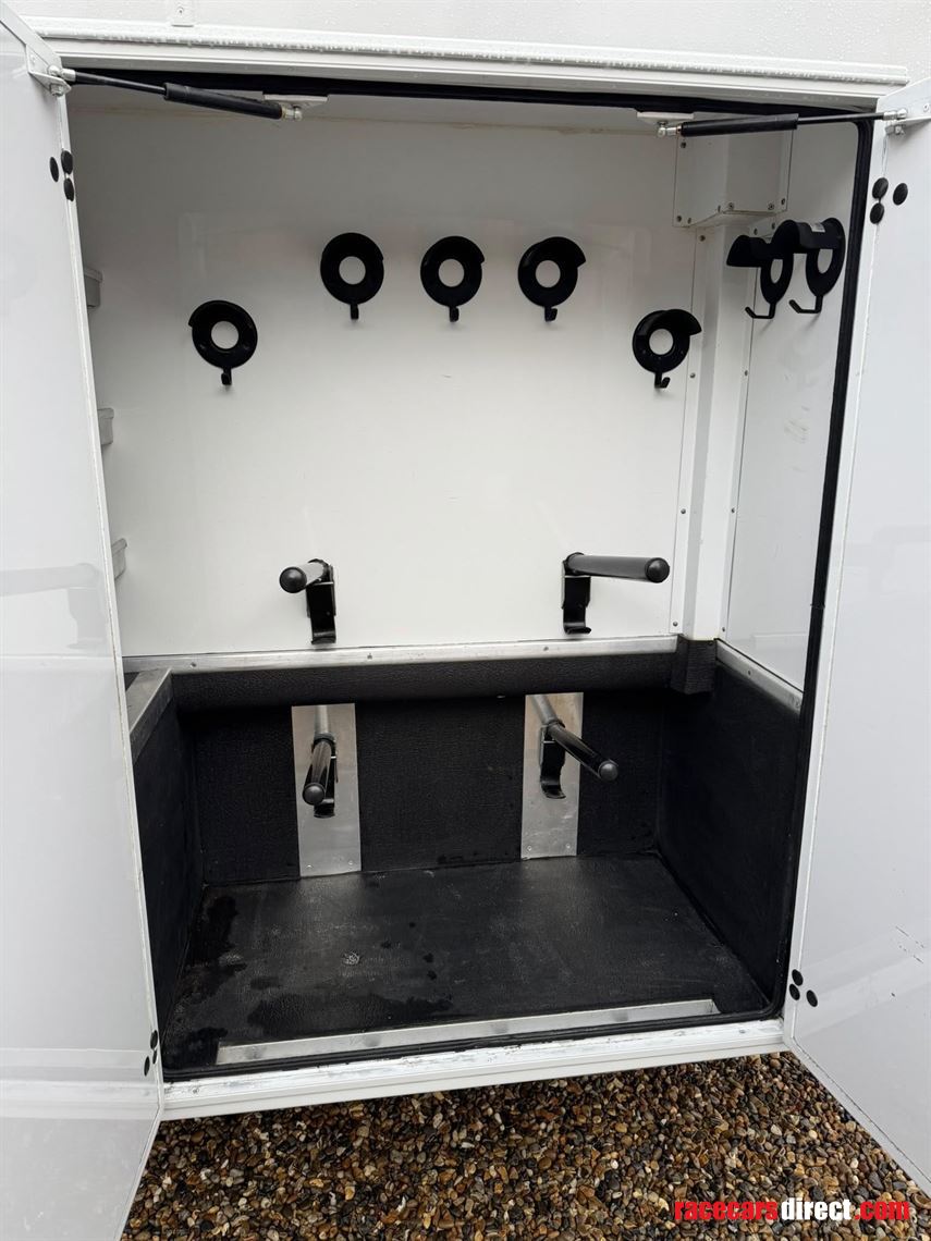 iveco-eurocargo-equicruiser-10-ton