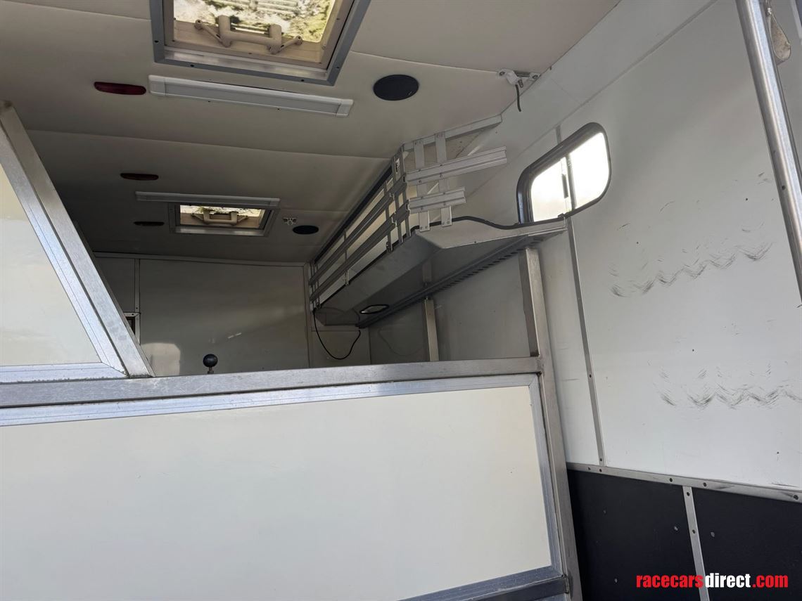 2013-iveco-75-ton-whittaker-coachbuilt-horseb