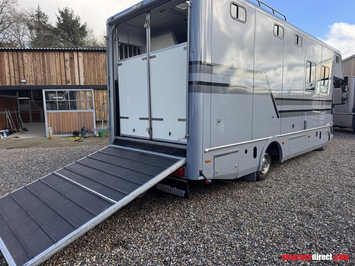 2013-iveco-75-ton-whittaker-coachbuilt-horseb