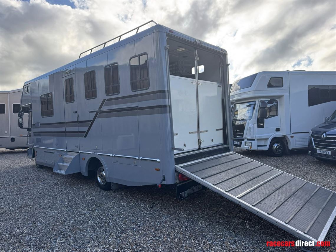 2013-iveco-75-ton-whittaker-coachbuilt-horseb