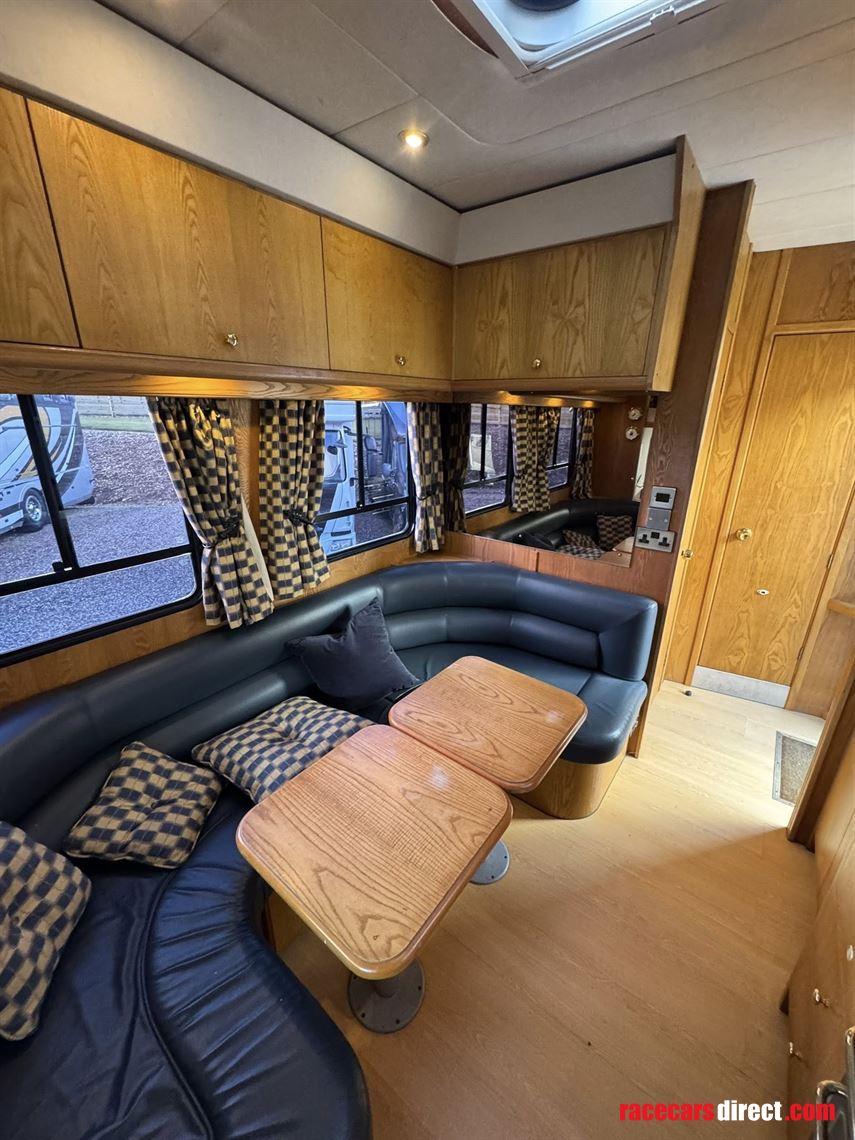 2013-iveco-75-ton-whittaker-coachbuilt-horseb