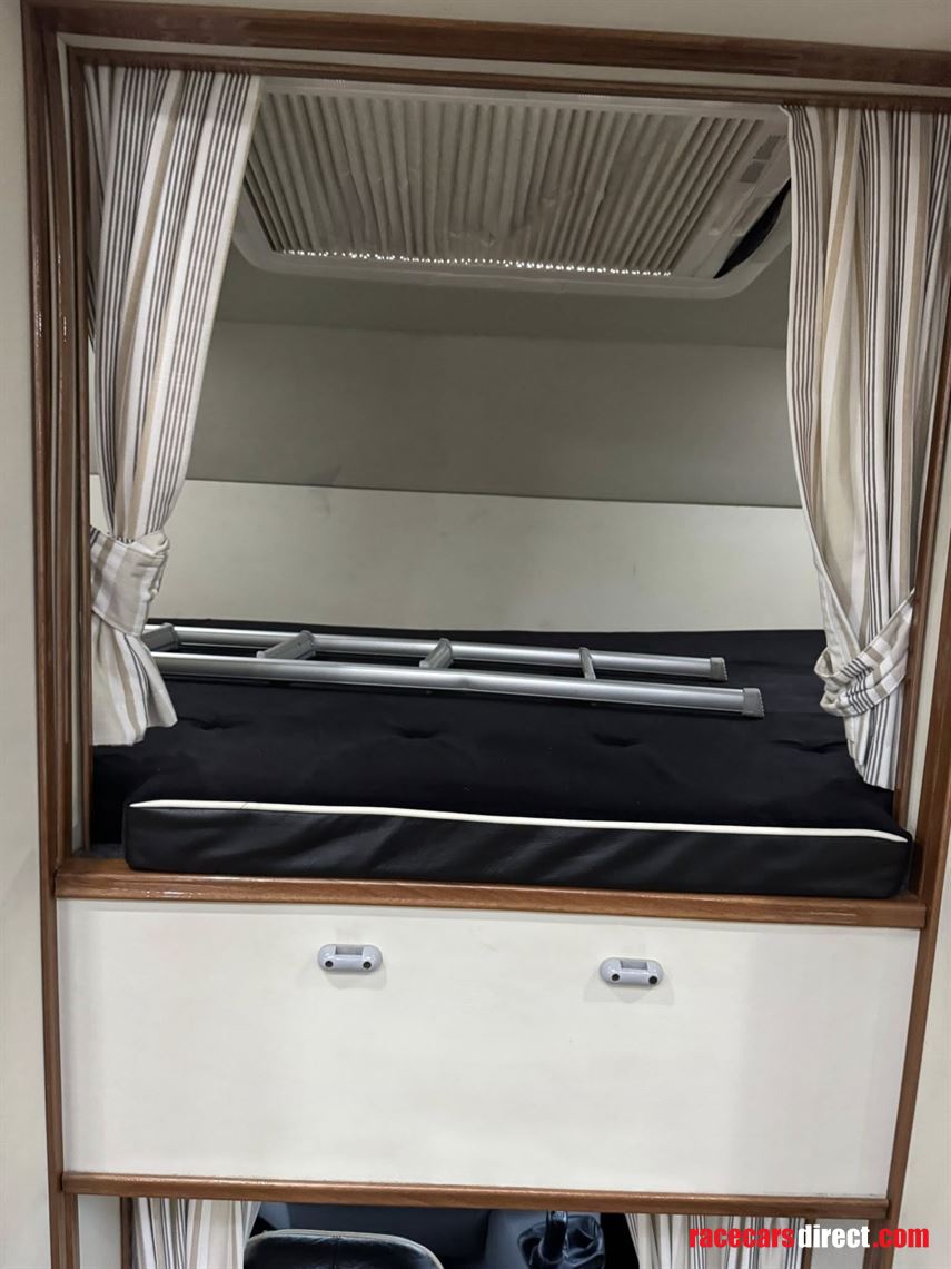 daf-cf-jm-coachbuild-4-horse-slide-out