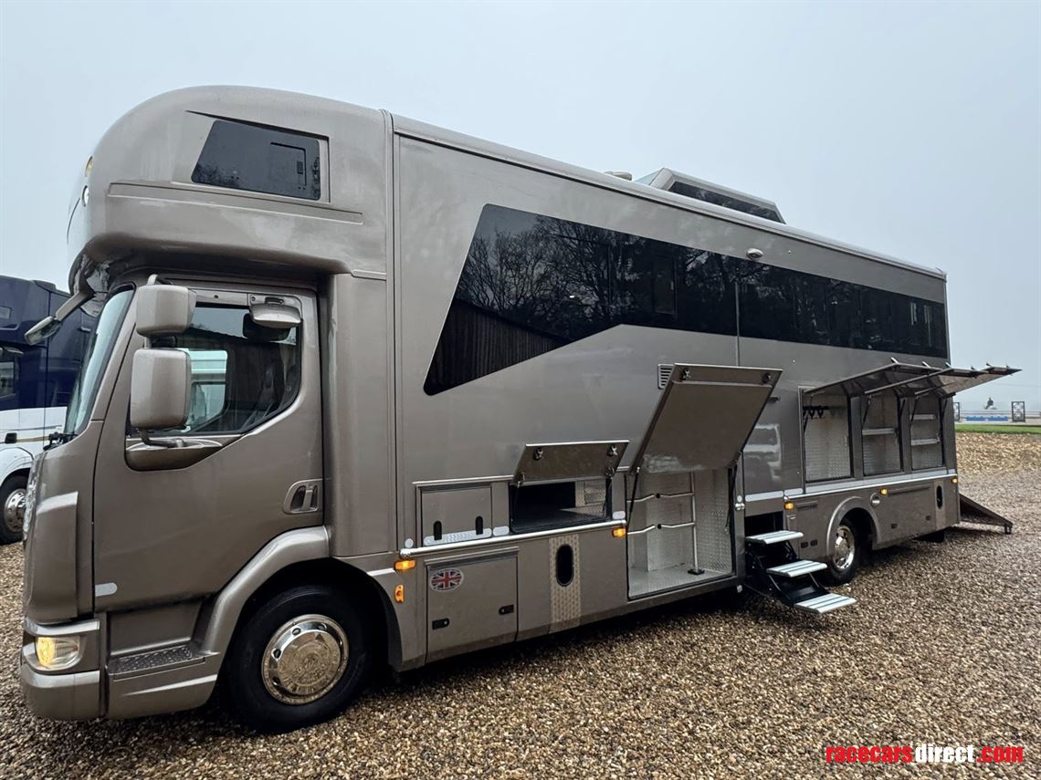 daf-cf-jm-coachbuild-4-horse-slide-out