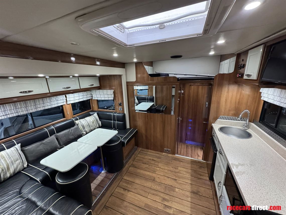 daf-cf-jm-coachbuild-4-horse-slide-out