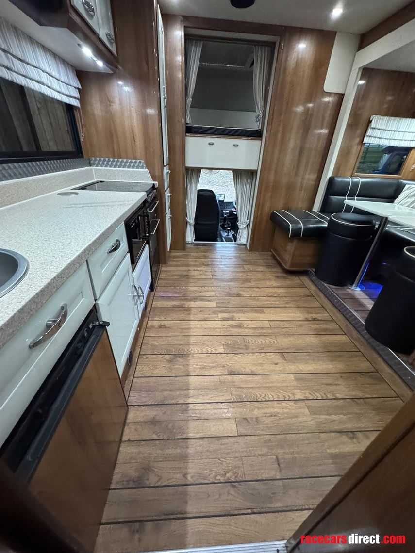 daf-cf-jm-coachbuild-4-horse-slide-out