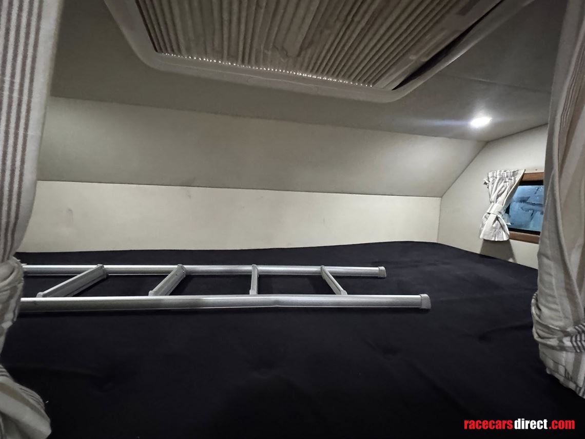 daf-cf-jm-coachbuild-4-horse-slide-out