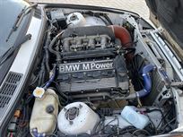 bmw-e30-m3-racetrack-car