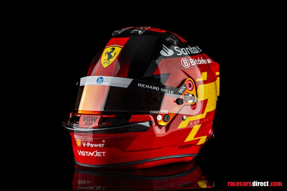 carlos-sainz-2024-helmet