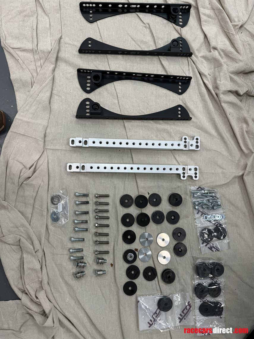 pair-of-tillett-b10-carbongrp-bucket-seats