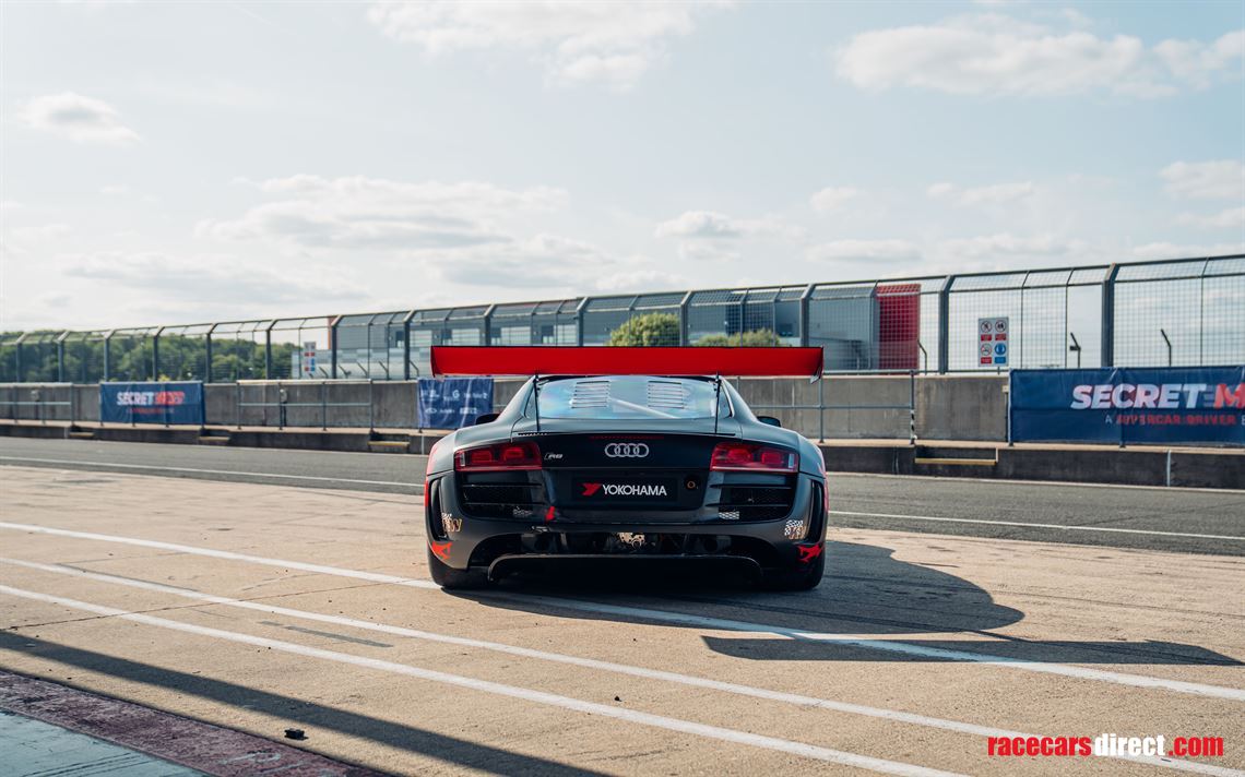 2011-audi-r8-lms-gt3