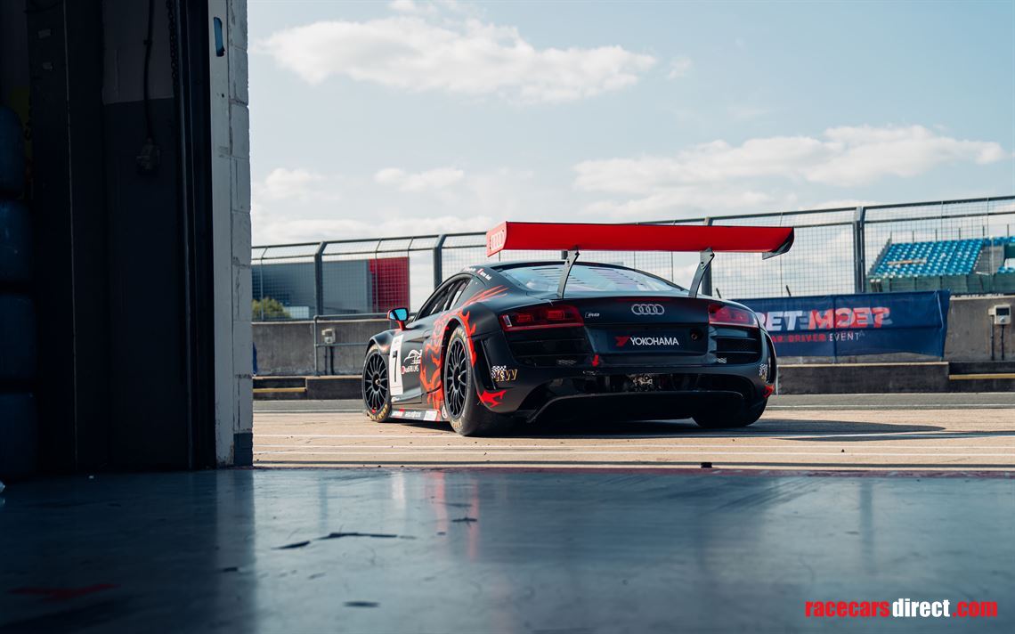 2011-audi-r8-lms-gt3