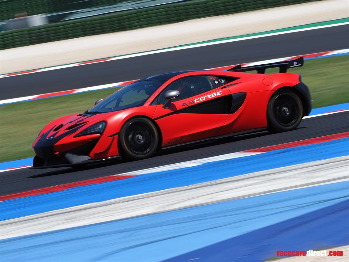 mclaren-570s-gt4-truck-spares-team-equipment