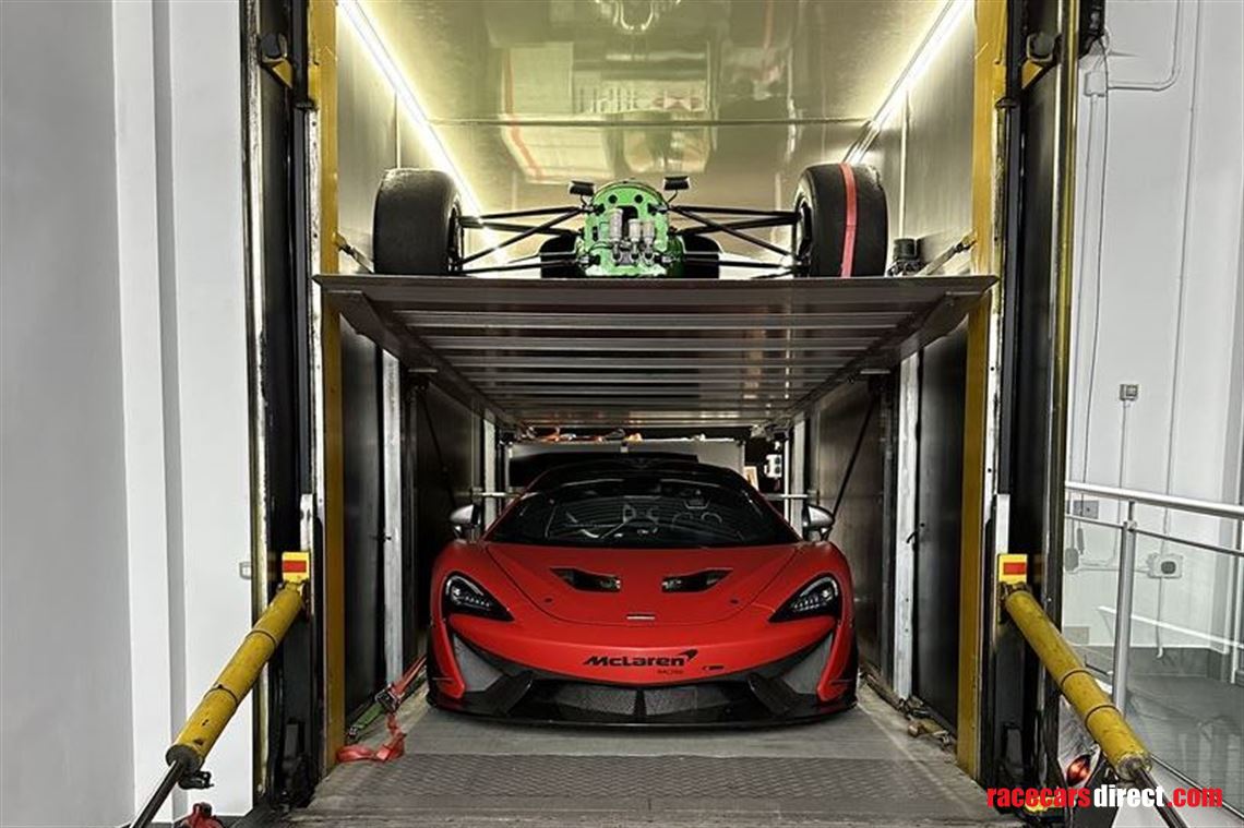 mclaren-570s-gt4-truck-spares-team-equipment