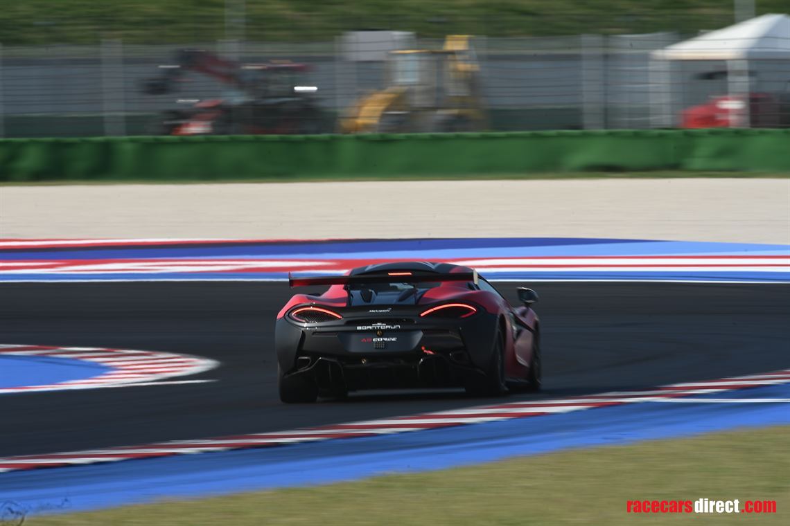 mclaren-570s-gt4-truck-spares-team-equipment