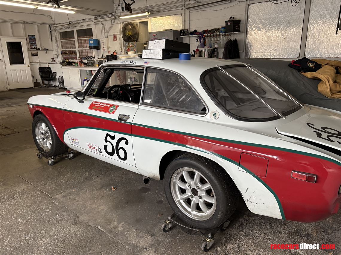 alfa-romeo-gtv-race-car
