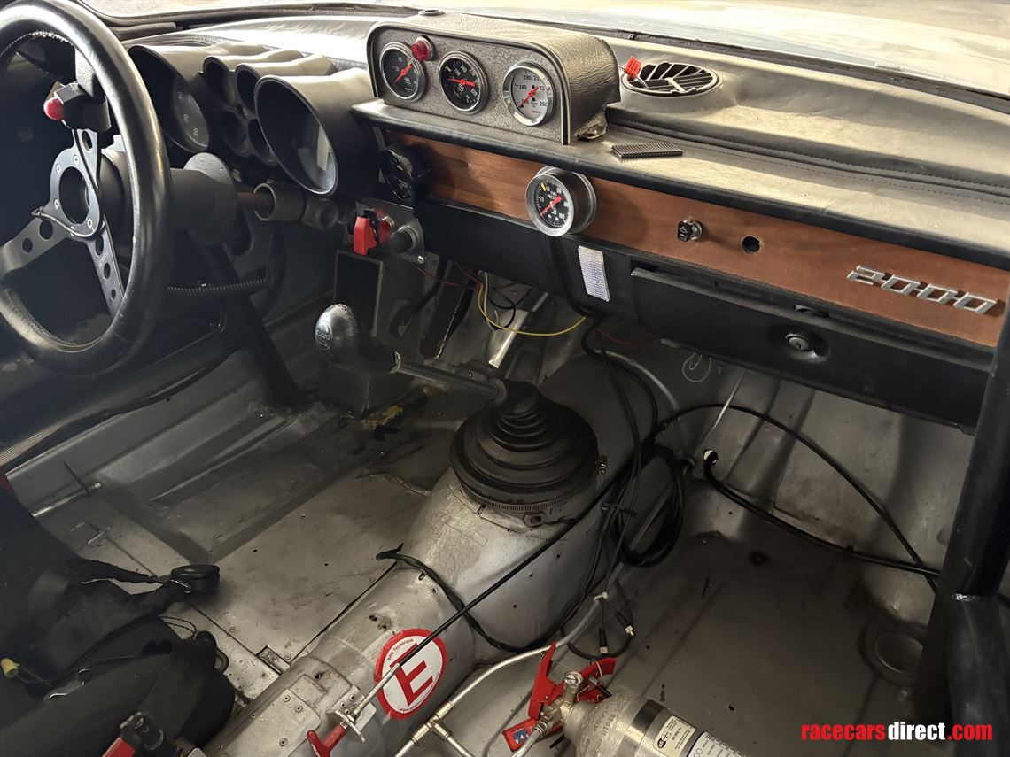 alfa-romeo-gtv-race-car