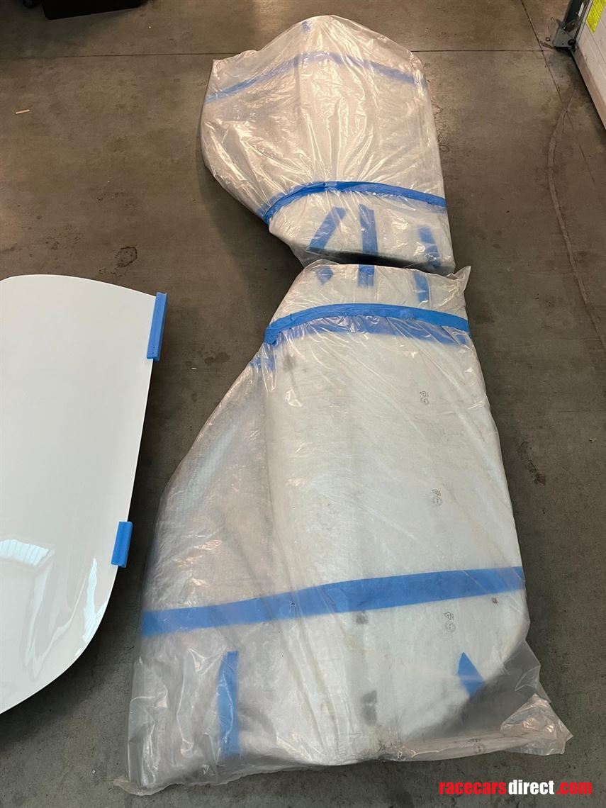 porsche-gt4-rs-parts