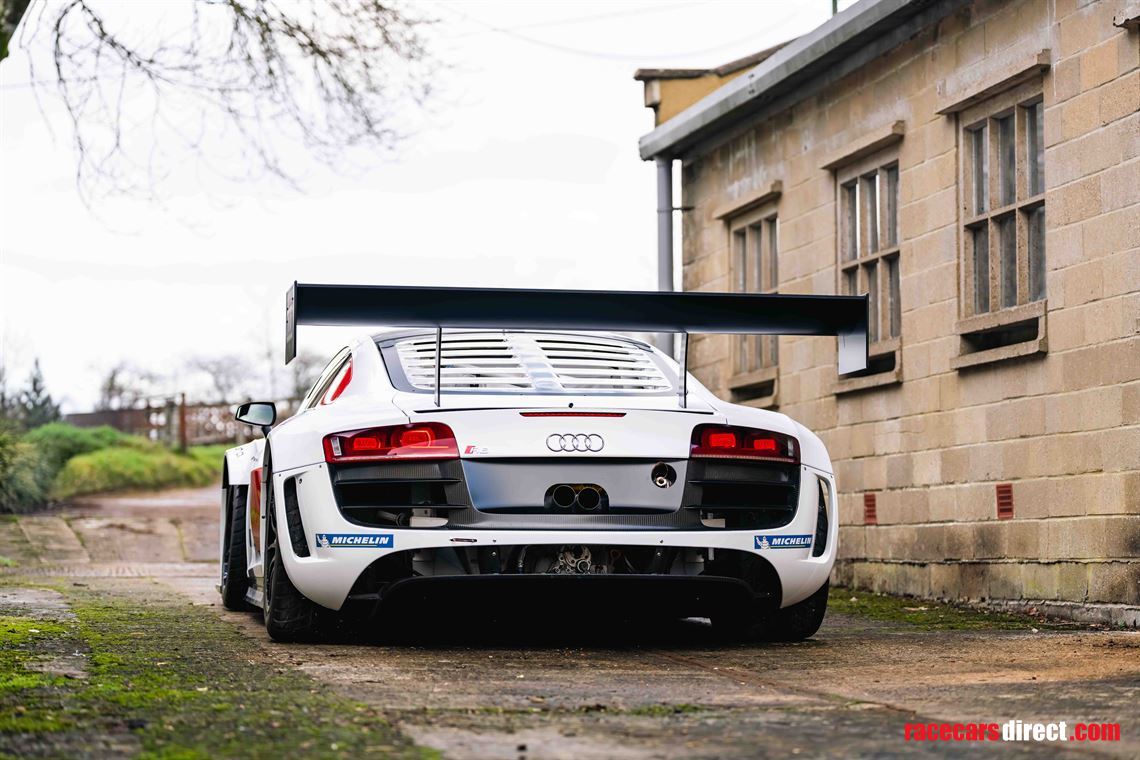 2010-audi-r8-lms-ultra-gt3
