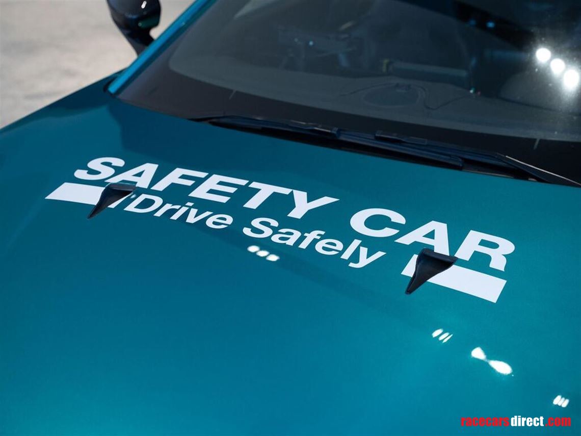 aston-martin-vantage-official-aston-martin-sa