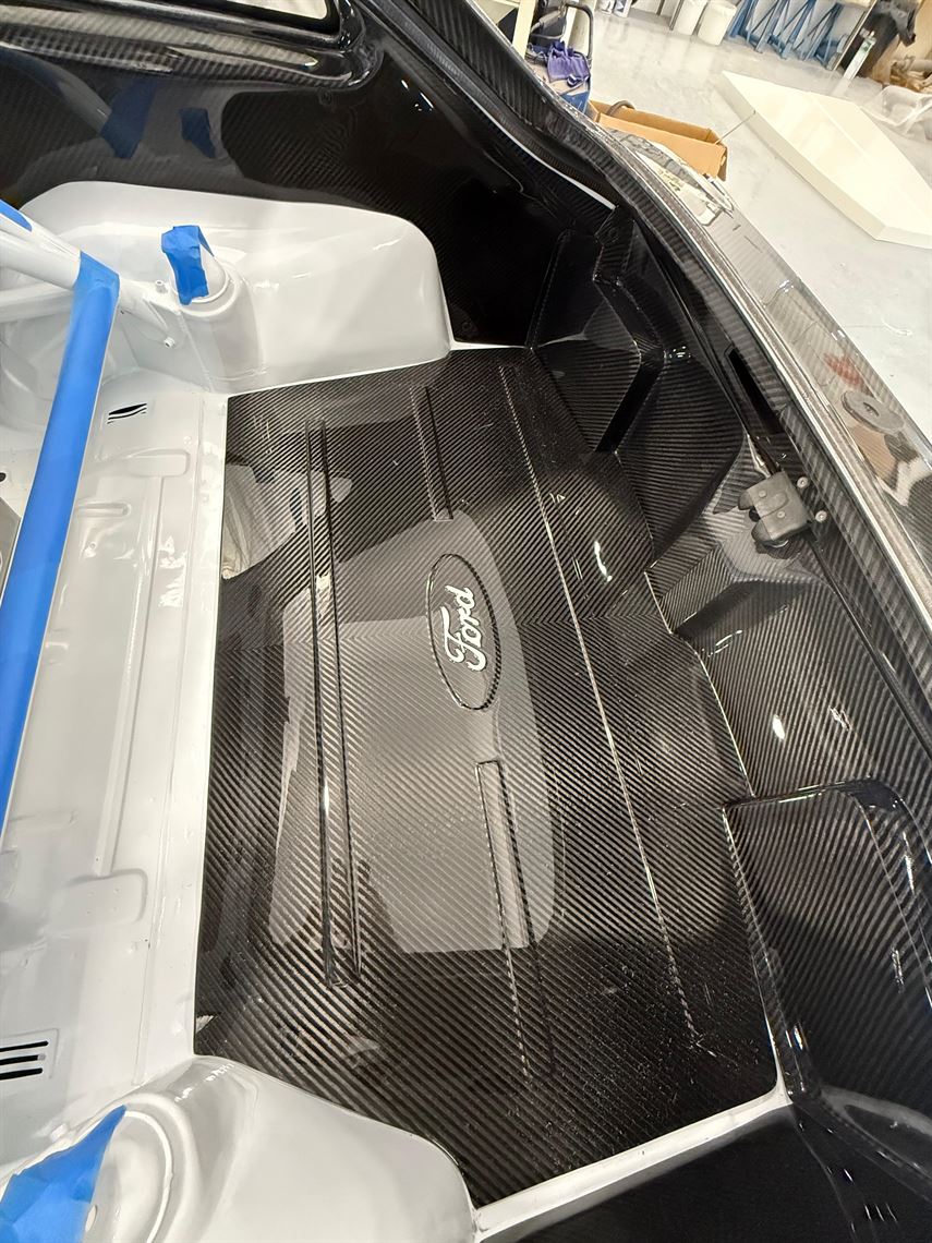 ford-sierra-cosworth-full-carbon-race-car-she