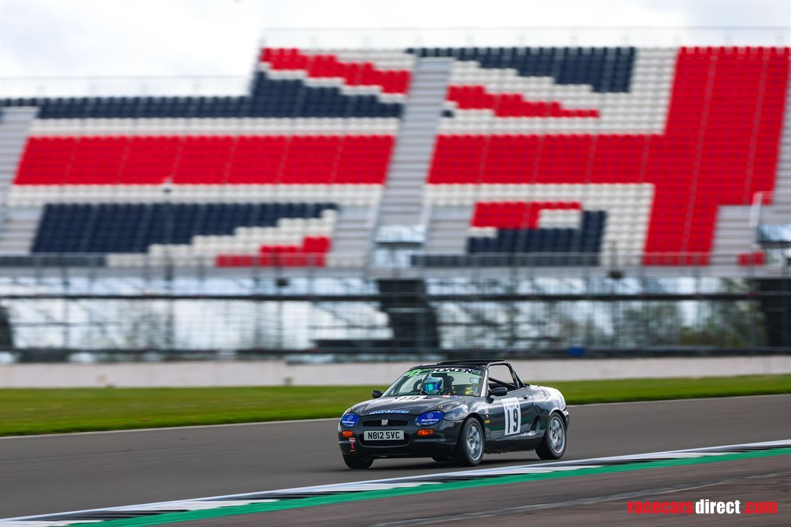 go-racing-no-hassle-arrive-drive-seats-availa