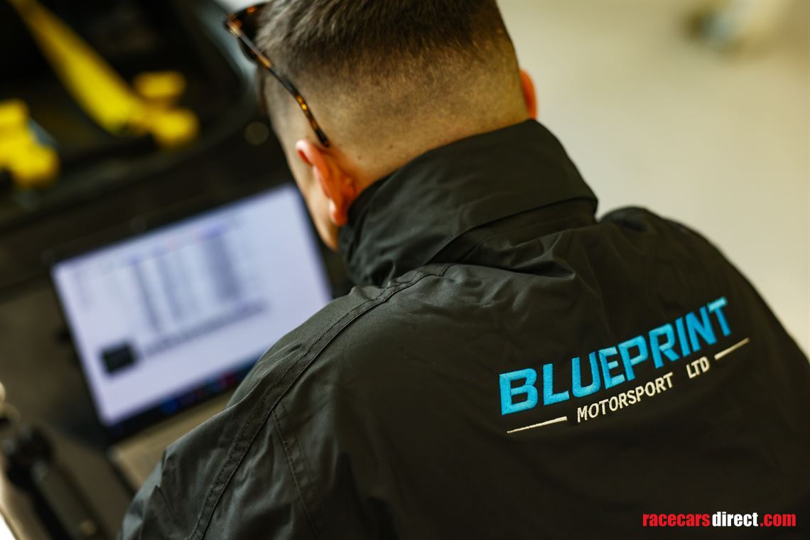 go-racing-no-hassle-arrive-drive-seats-availa