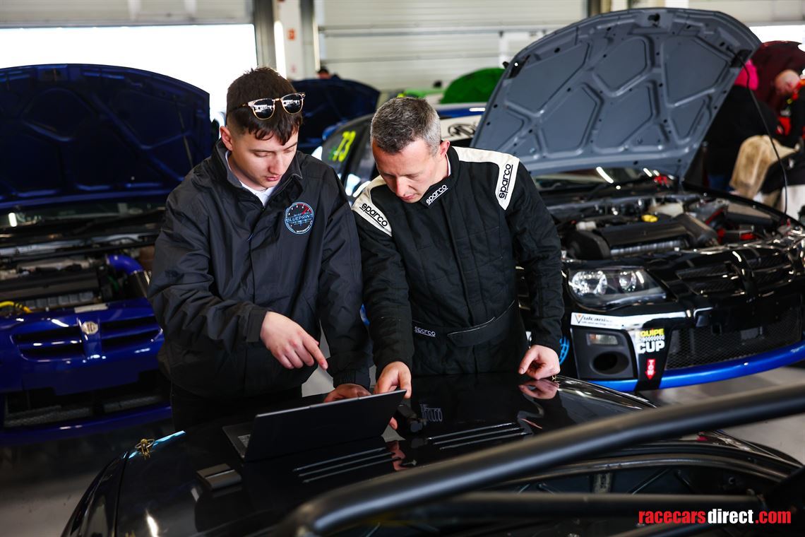 go-racing-no-hassle-arrive-drive-seats-availa